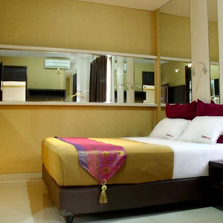Reddoorz Plus @ Natuna Bandung Bagian luar foto