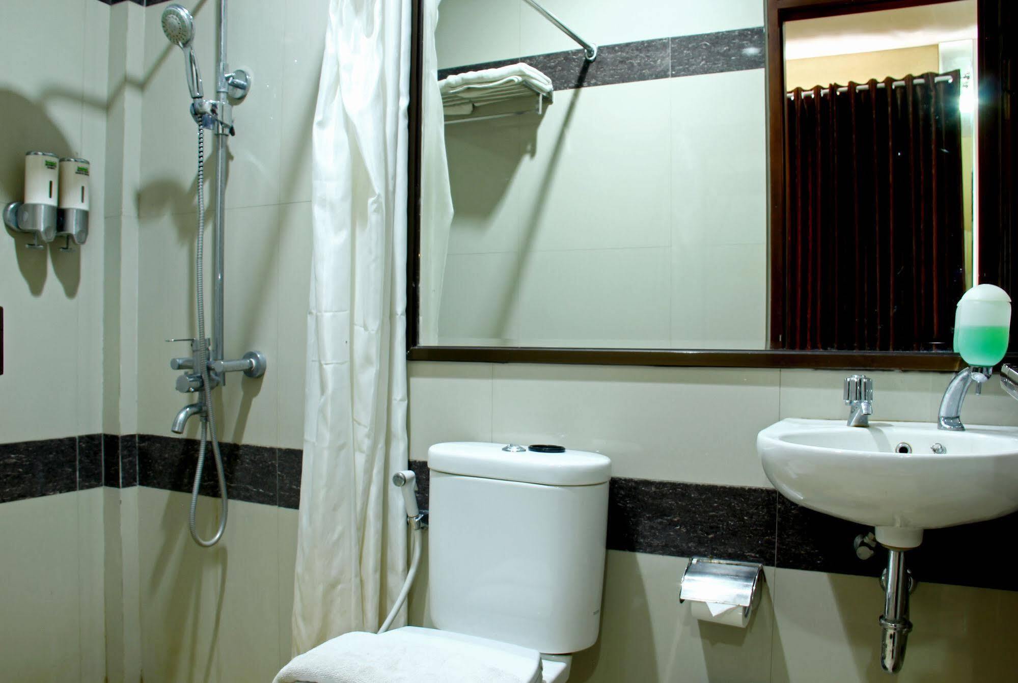 Reddoorz Plus @ Natuna Bandung Bagian luar foto