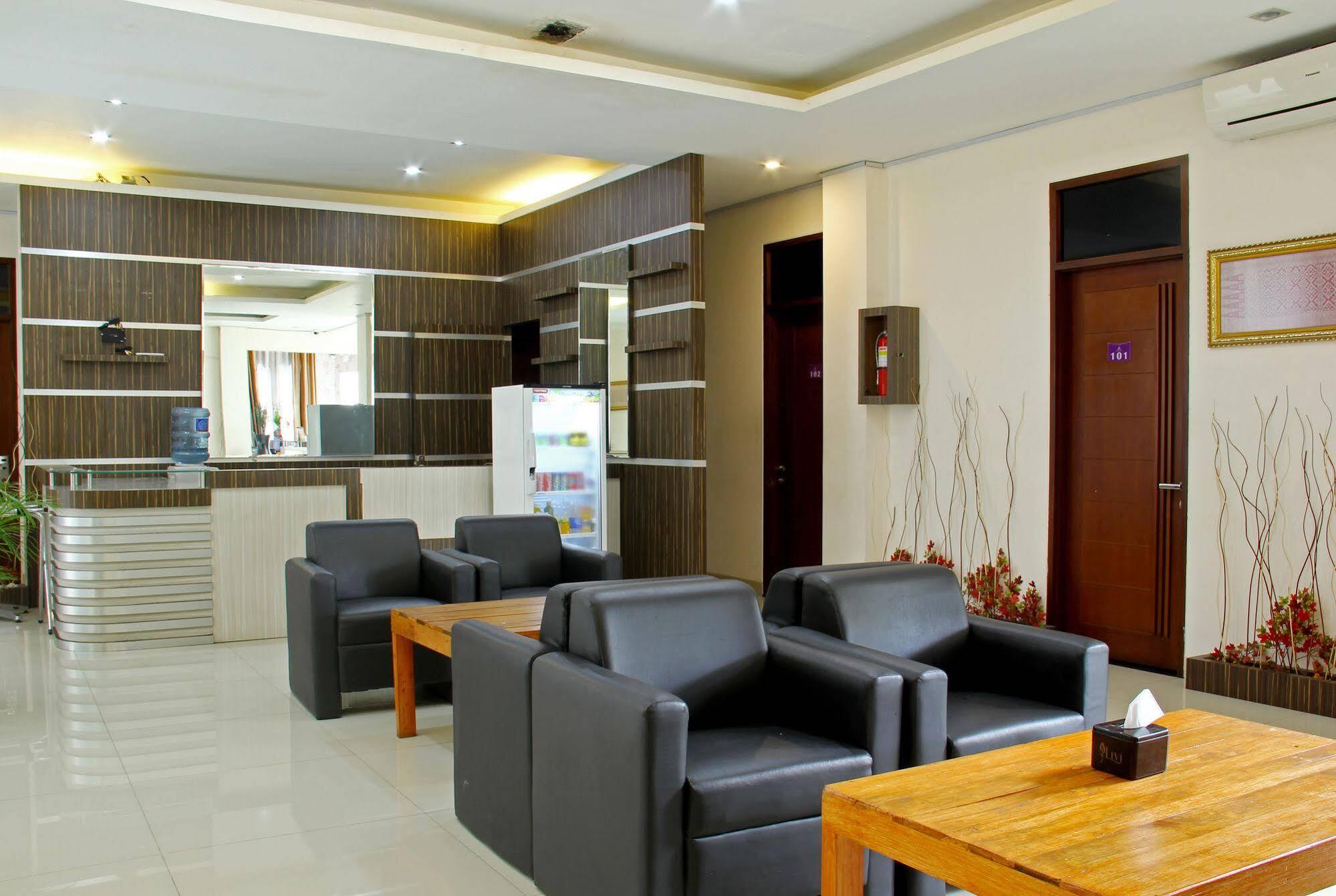Reddoorz Plus @ Natuna Bandung Bagian luar foto