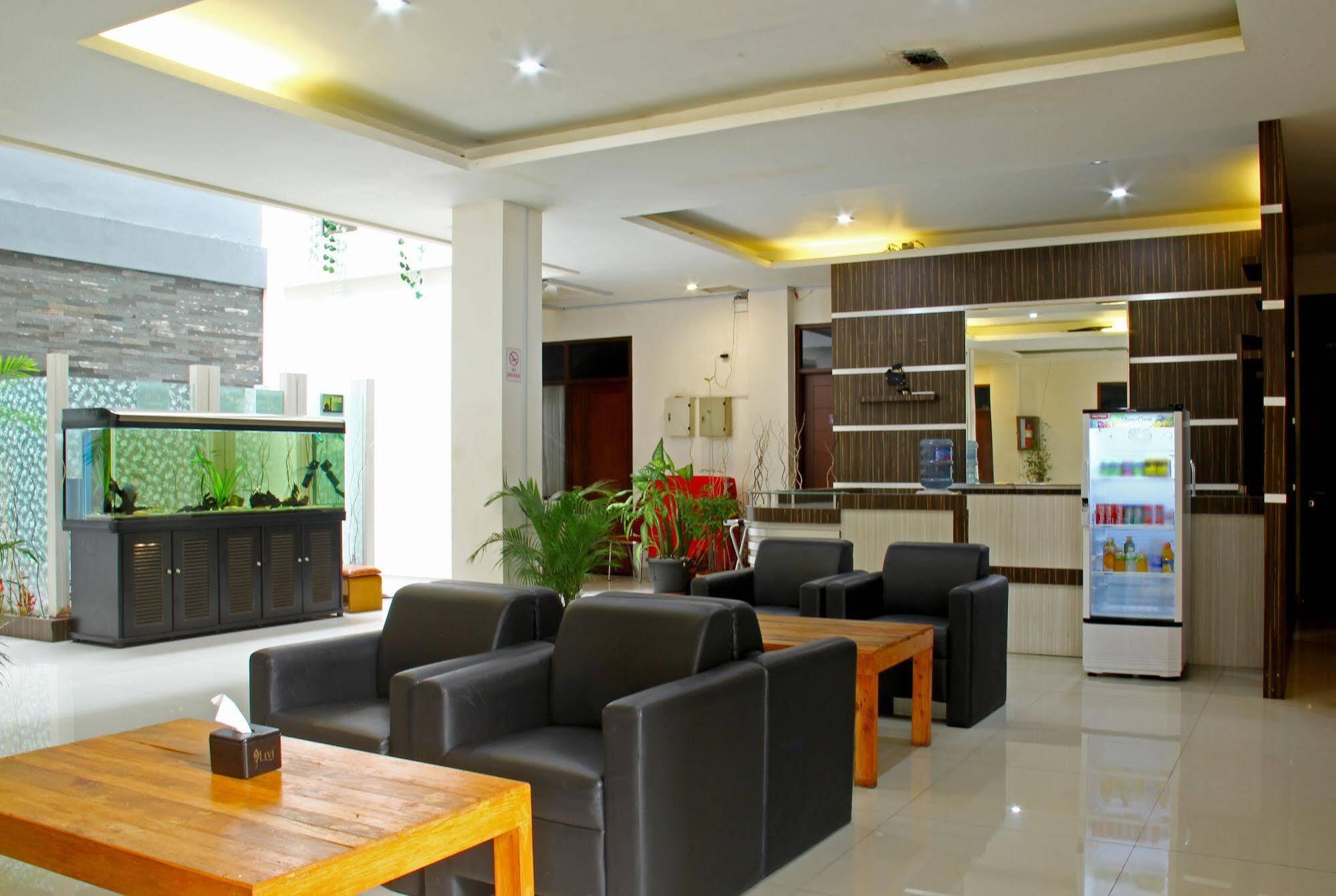 Reddoorz Plus @ Natuna Bandung Bagian luar foto