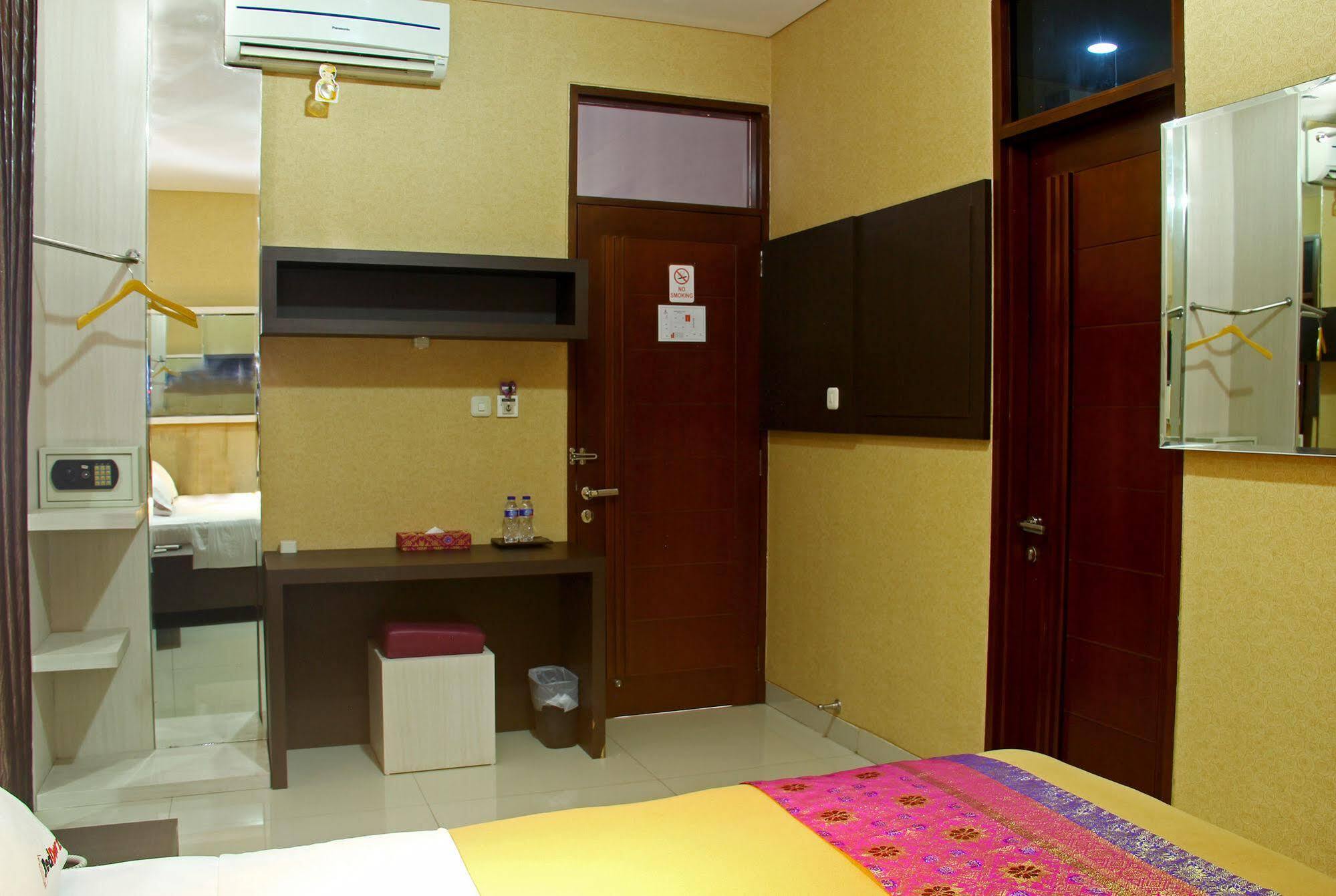 Reddoorz Plus @ Natuna Bandung Bagian luar foto