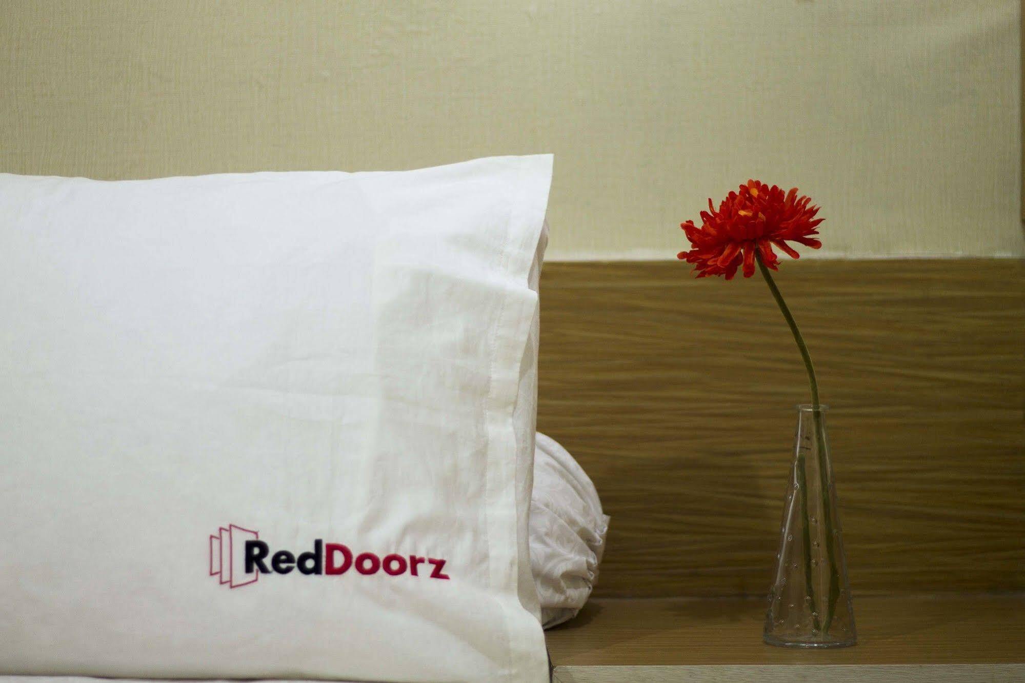 Reddoorz Plus @ Natuna Bandung Bagian luar foto